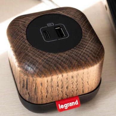 A wood-detailed Incara Electron socket is placed on a desk.
